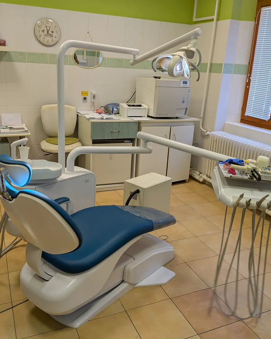 Kezelőhelyiség a tengelici rendelőben